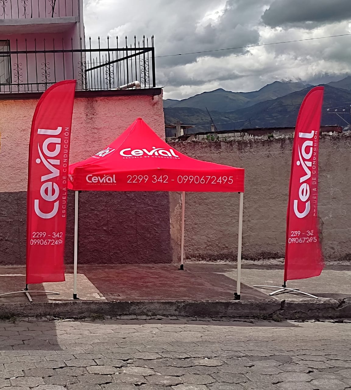 PubliToldos Ecuador - Eventos y Publicidad. Descubre nuestros servicios de carpas personalizadas para eventos y carpas publicitarias. En PubliToldos Ecuador garantizamos calidad, diseño y funcionalidad.